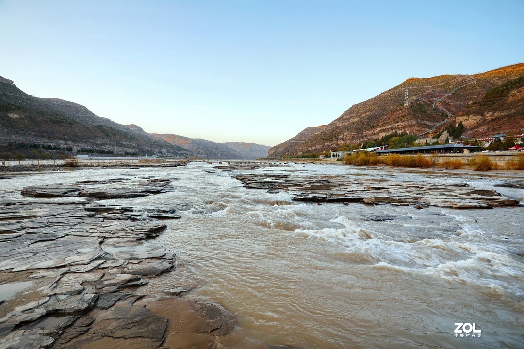 山西黄河口瀑布景区