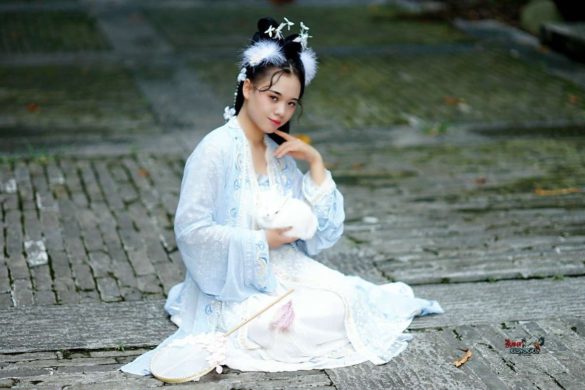 【玉兔小仙女】--成梅