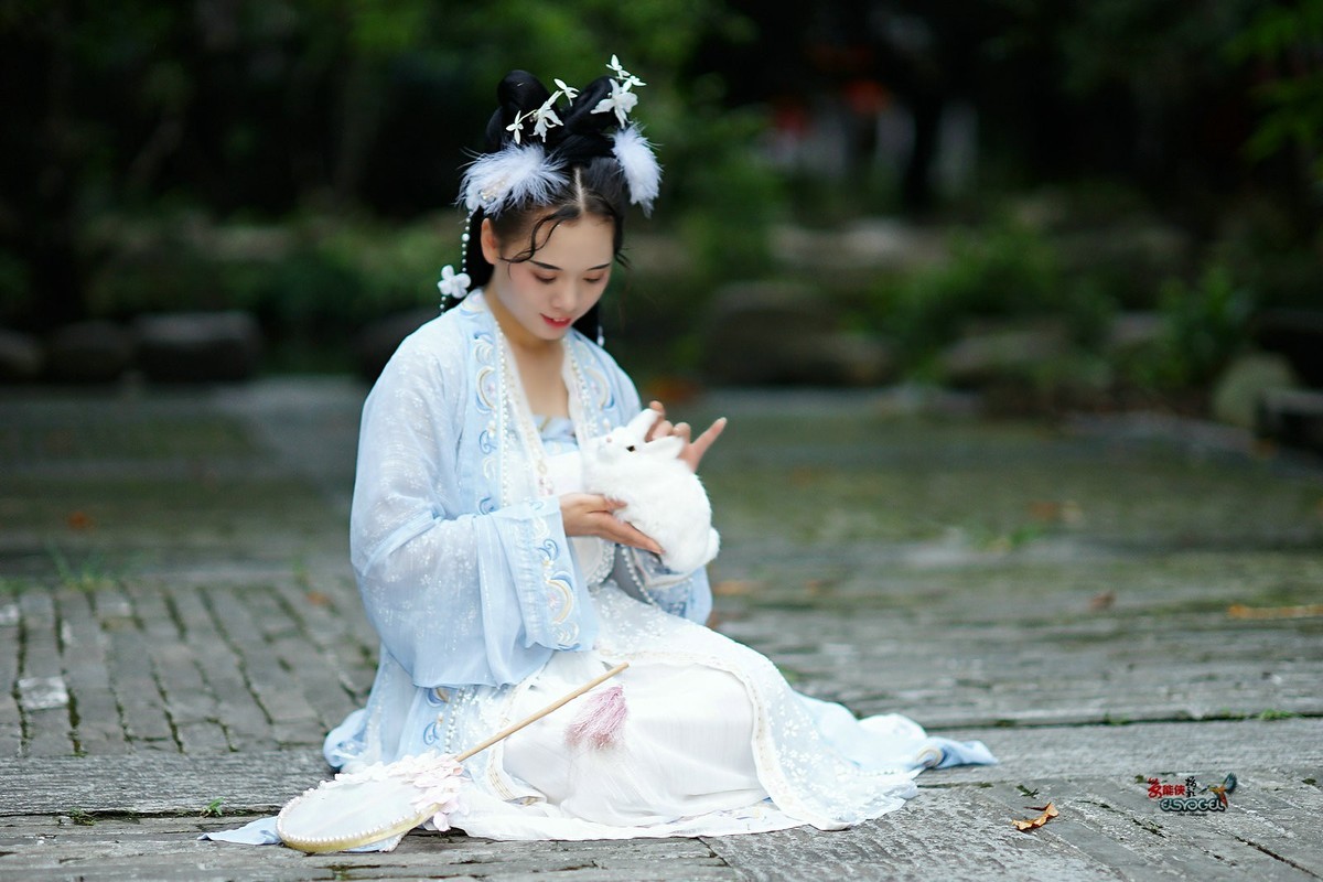 【玉兔小仙女】--成梅