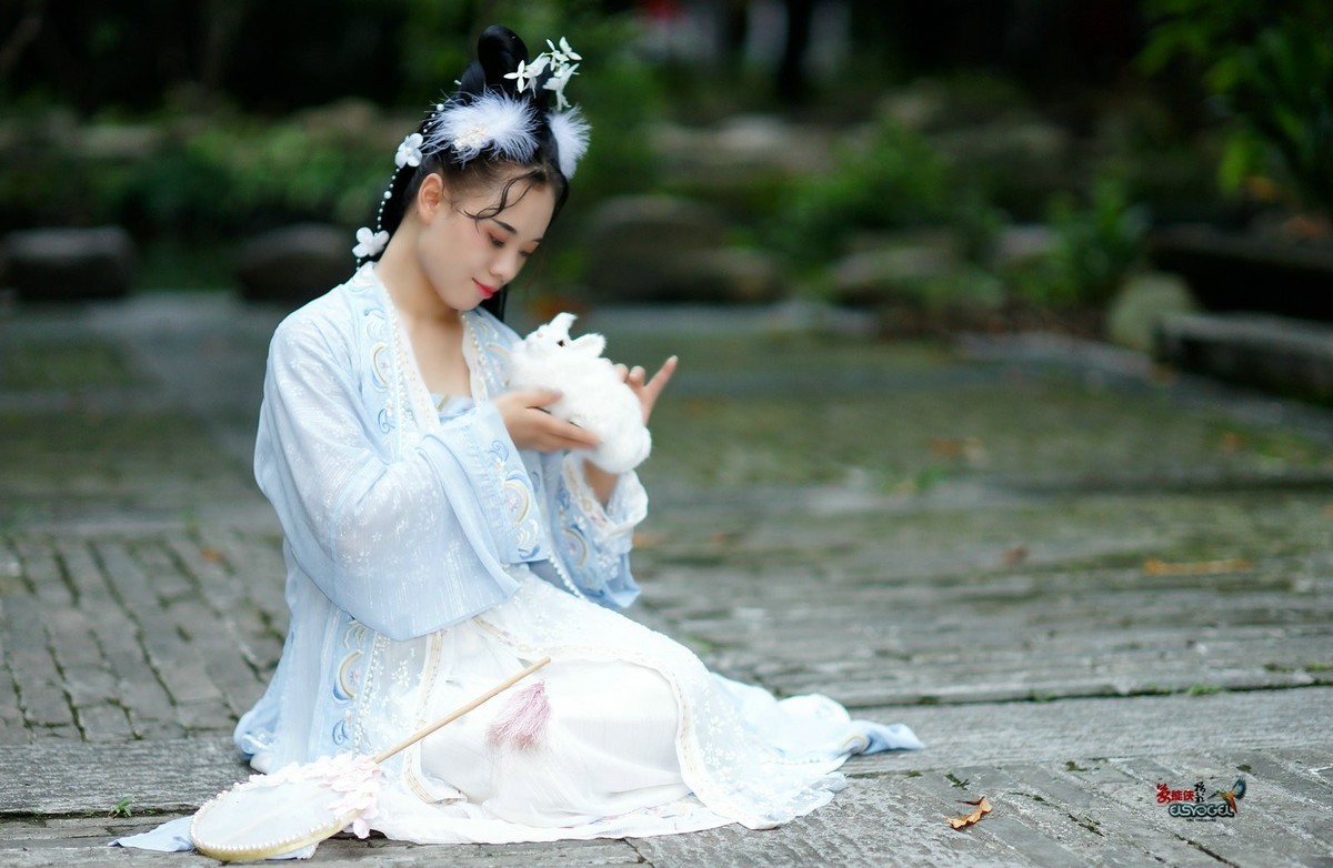 【玉兔小仙女】--成梅