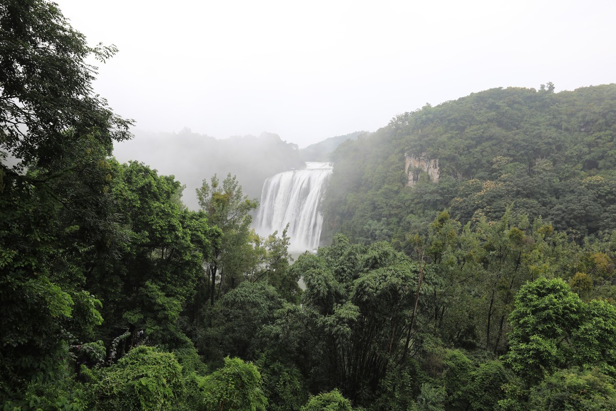 贵州行美丽的黄果树瀑布01