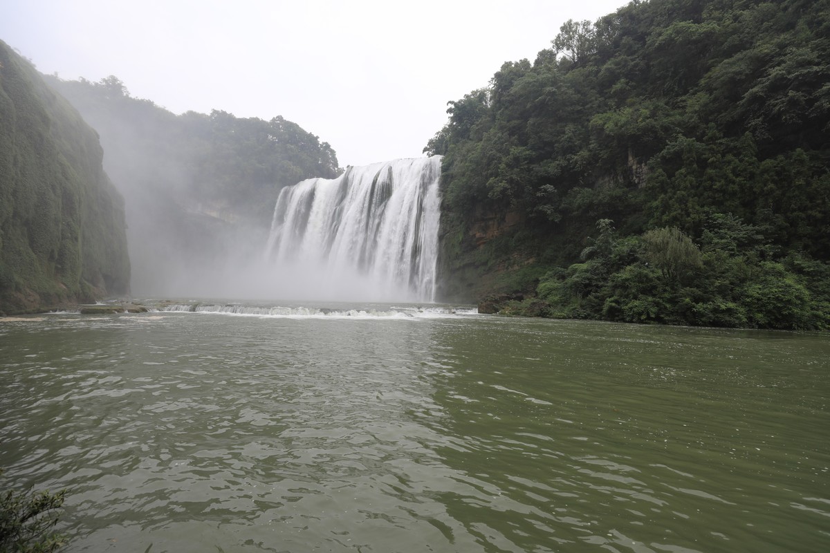 贵州行美丽的黄果树瀑布01