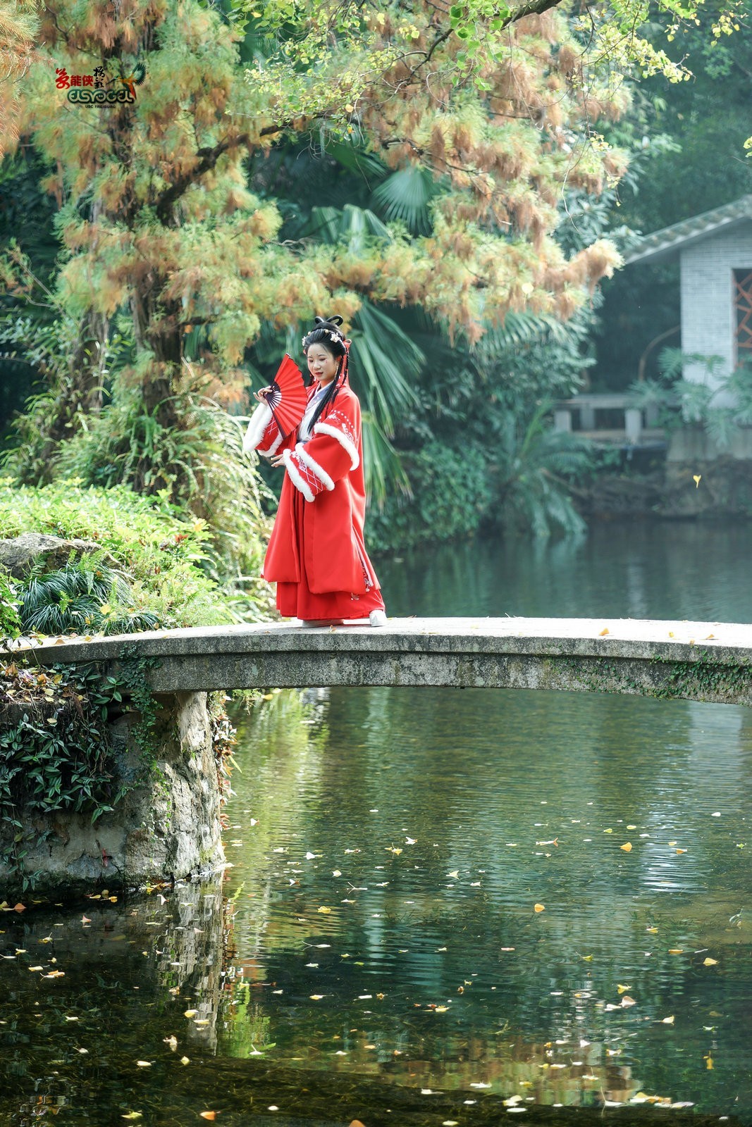 【冬日兰圃汉服少女】---左婷