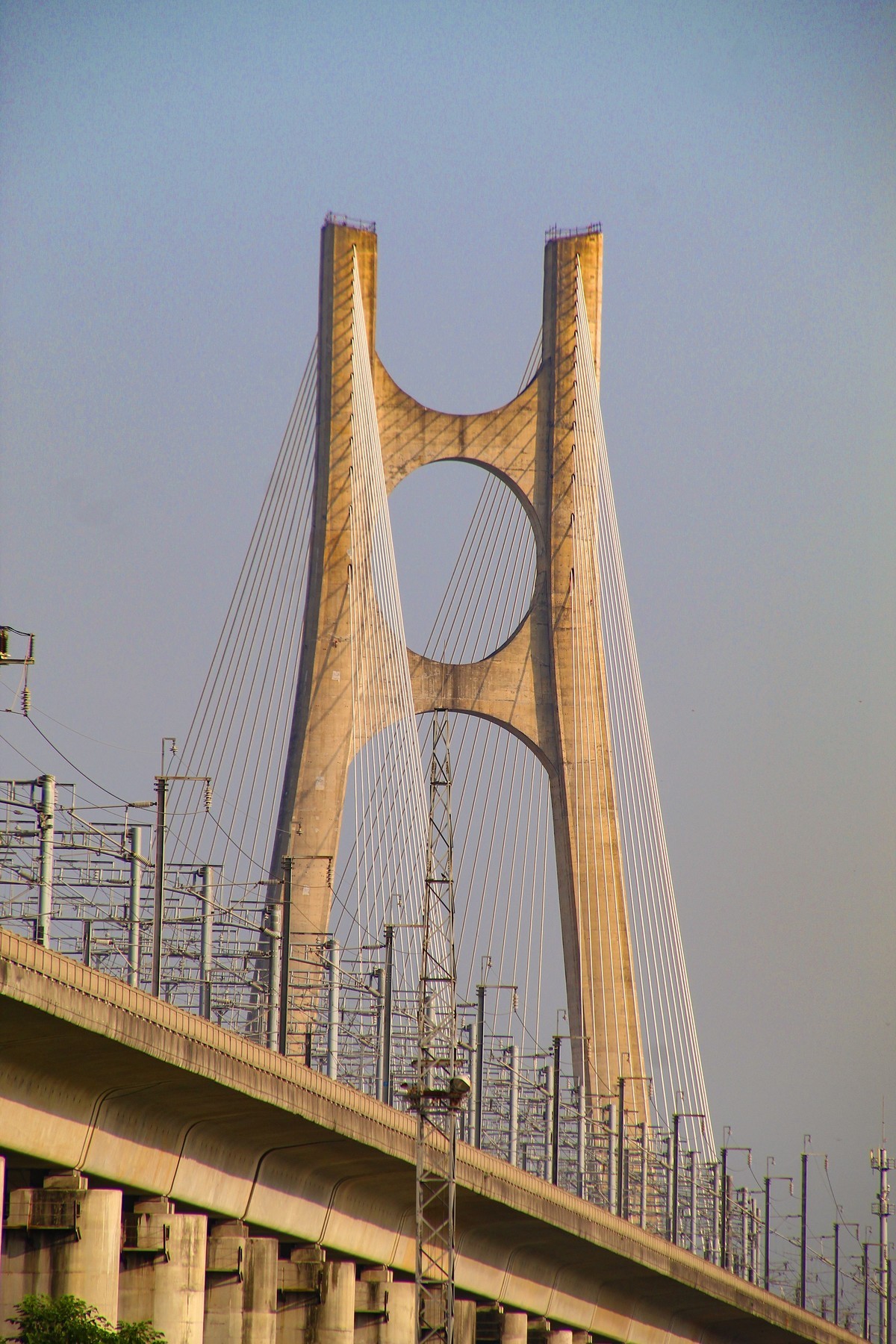 城际铁路桥塔