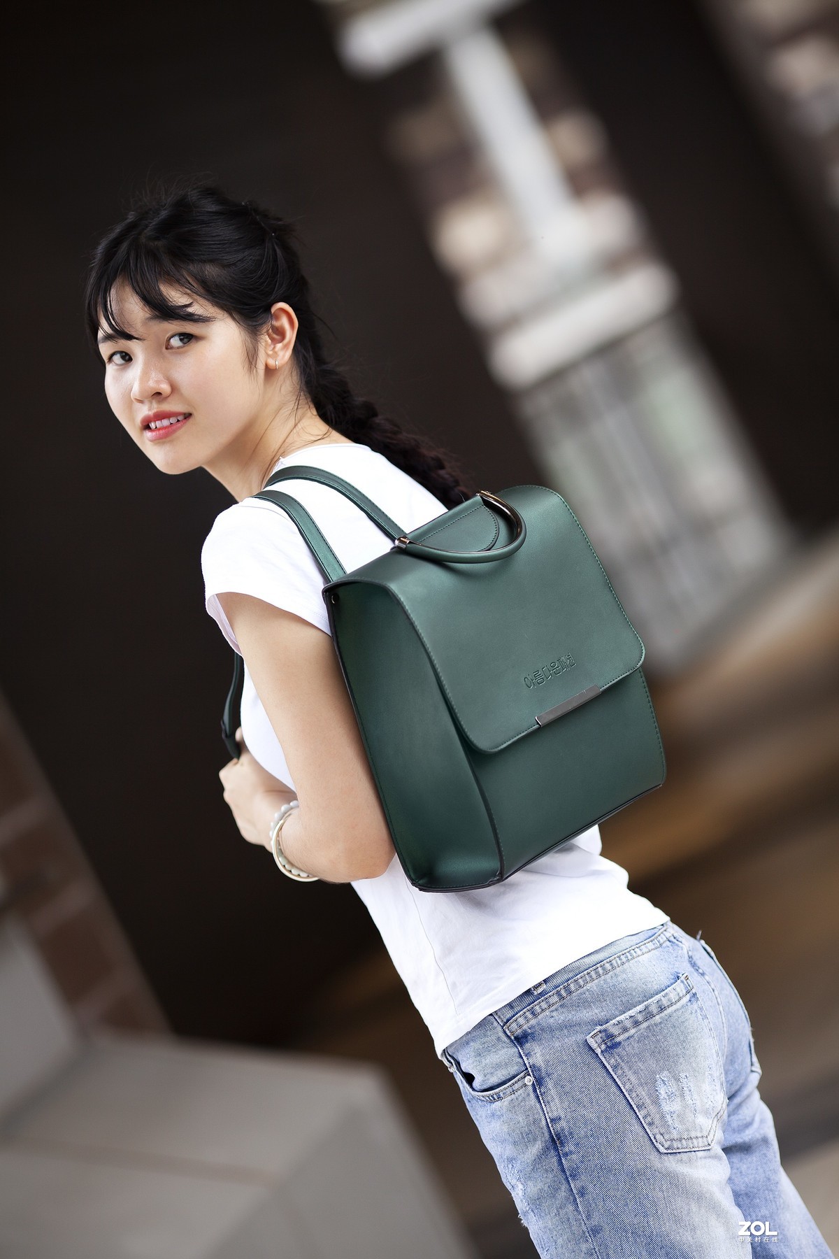 美女与包包