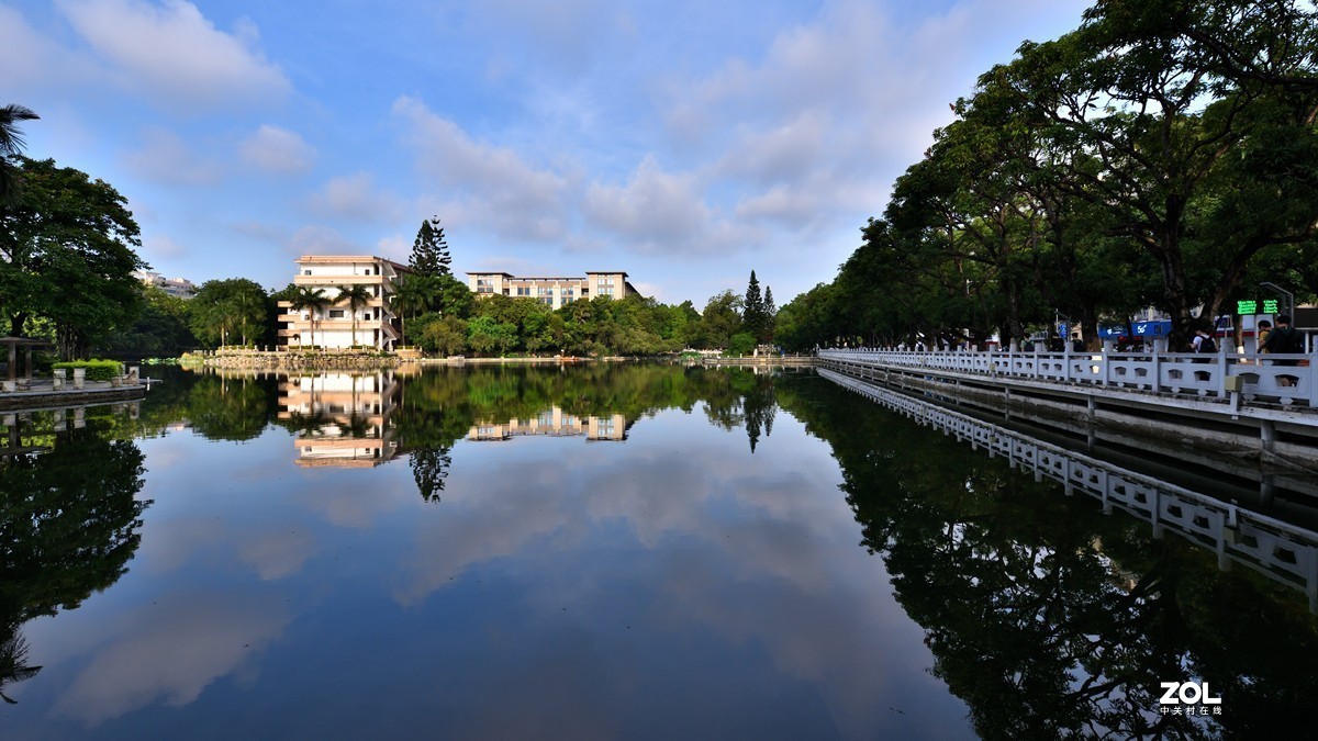广西大学校园人工湖掠影