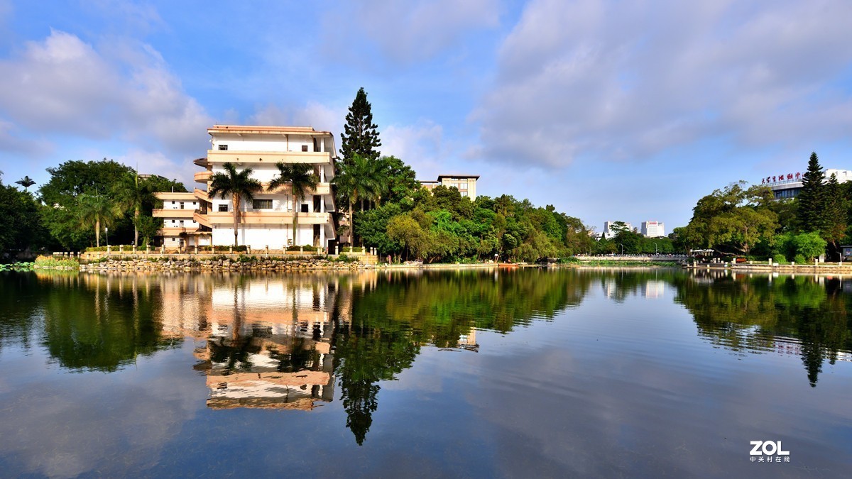 广西大学校园人工湖掠影