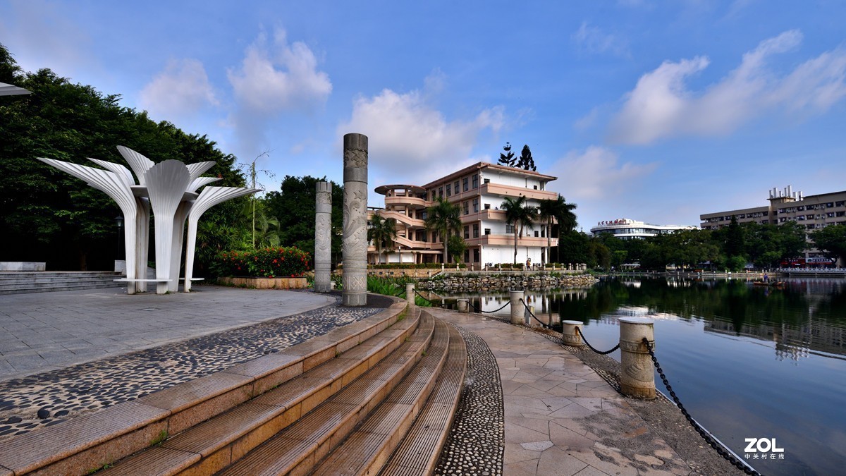 广西大学校园人工湖掠影