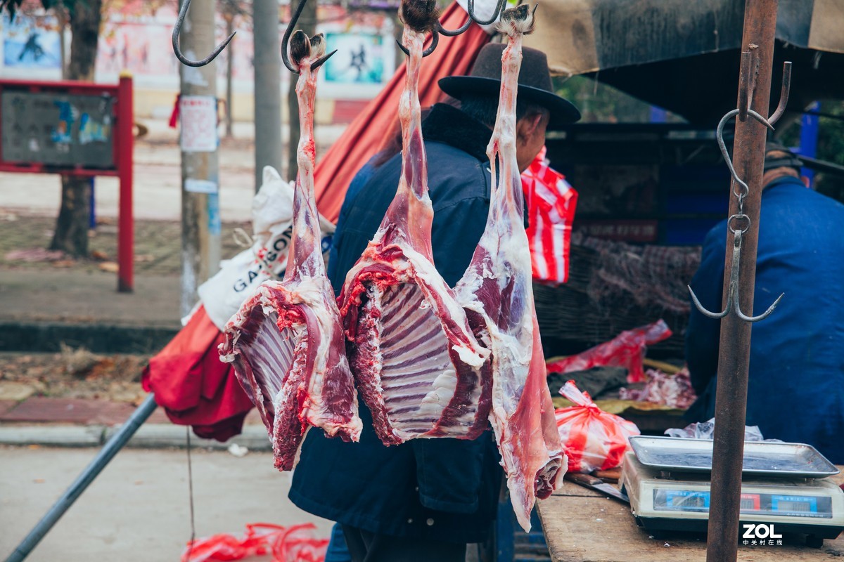试拍鲁南农村集市，镜头素质还是不错的。机身为老5D2