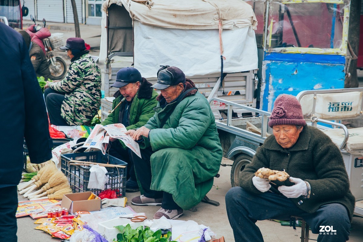试拍鲁南农村集市，镜头素质还是不错的。机身为老5D2