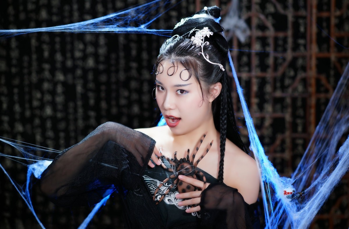 蜘蛛精少女菁菁