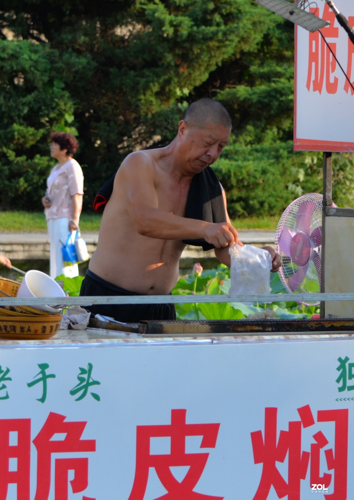 今天新入手尼康70-300vr，迫不及待的出去试拍