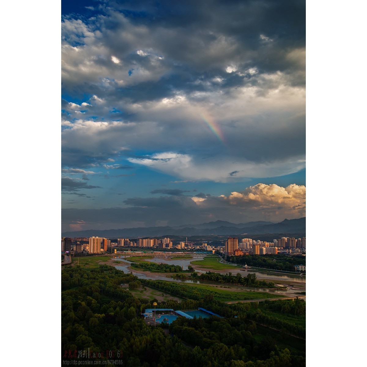 半截彩虹映晚霞