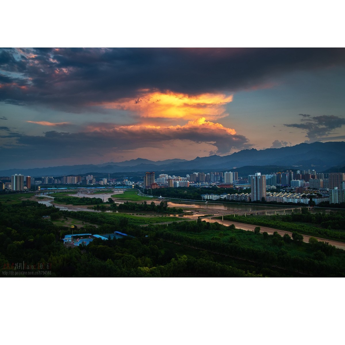 半截彩虹映晚霞