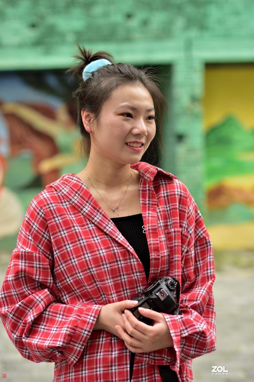 大一学摄影女生(2) 串门帖.镜头:尼康af85.1.8d