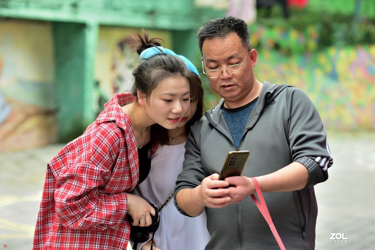 大一学摄影女生(2) 串门帖.镜头:尼康af85.1.8d