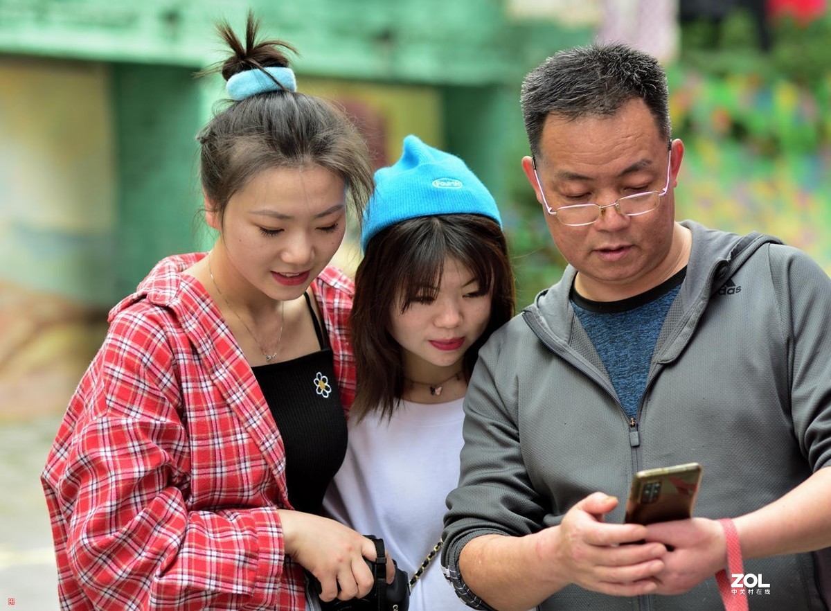 大一学摄影女生(2) 串门帖.镜头:尼康af85.1.8d