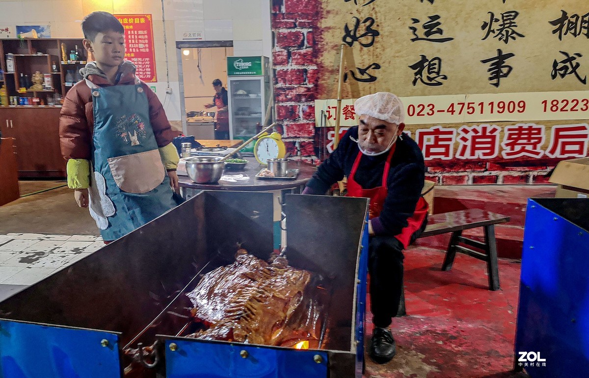 重庆农家乐的烤全羊。手机片