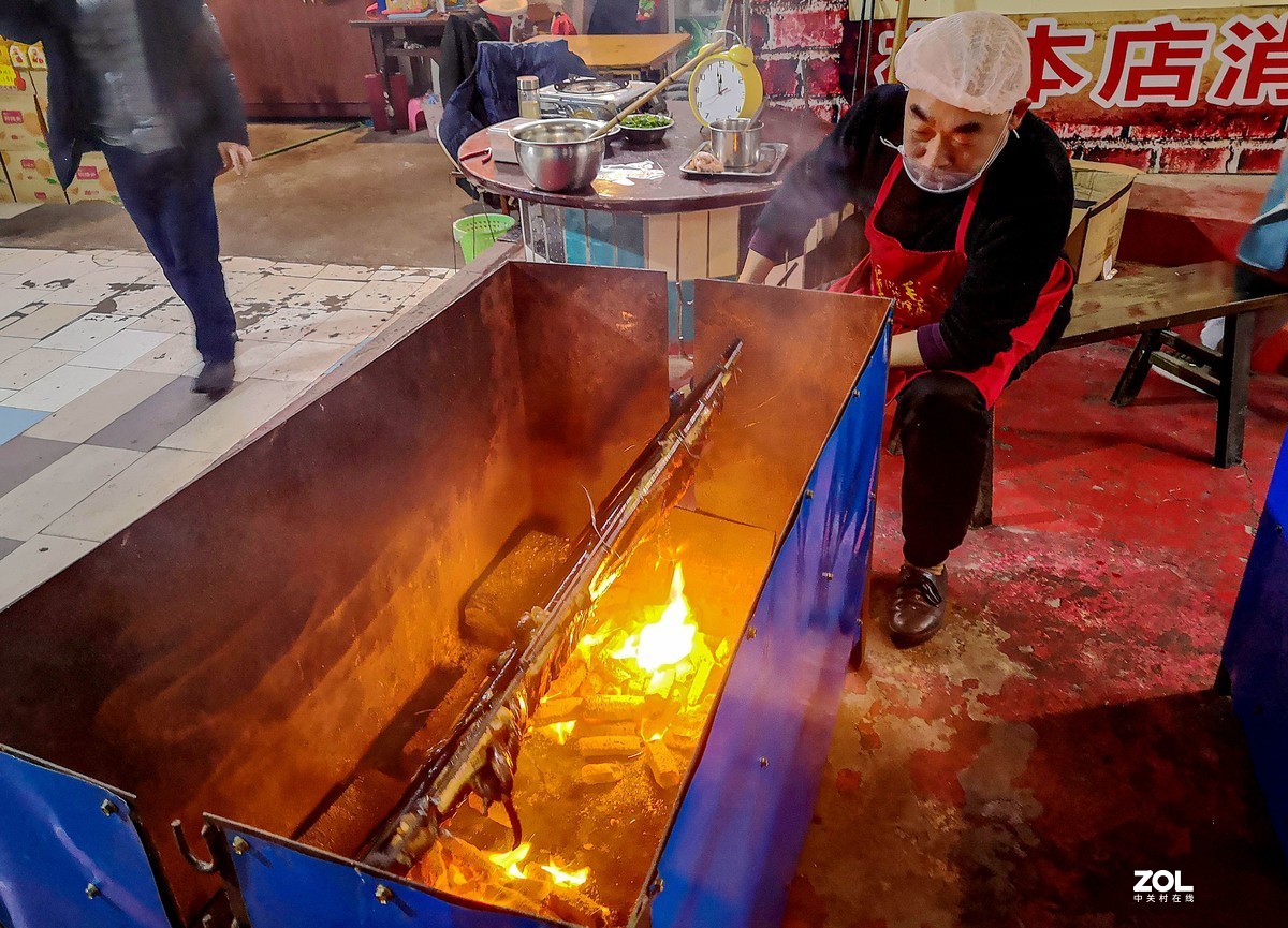 重庆农家乐的烤全羊。手机片