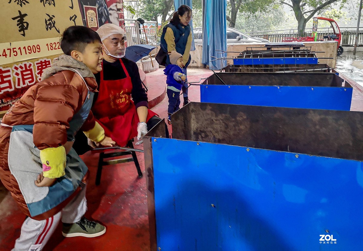 重庆农家乐的烤全羊。手机片