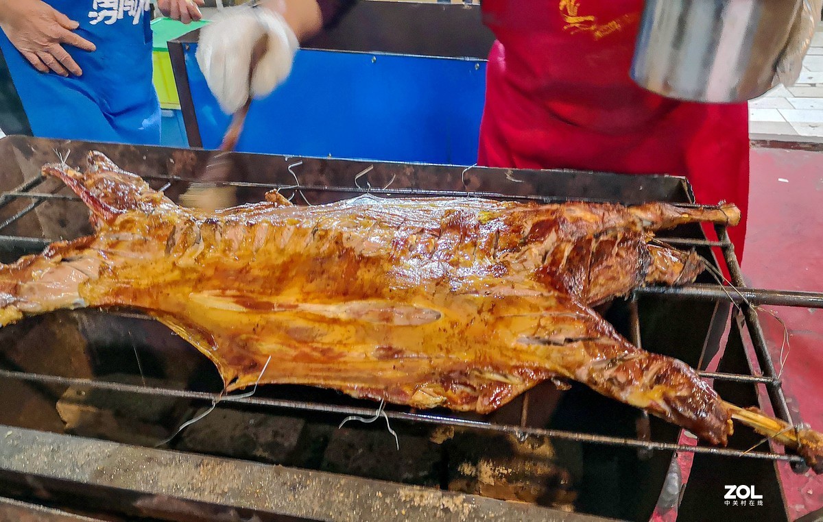 重庆农家乐的烤全羊。手机片