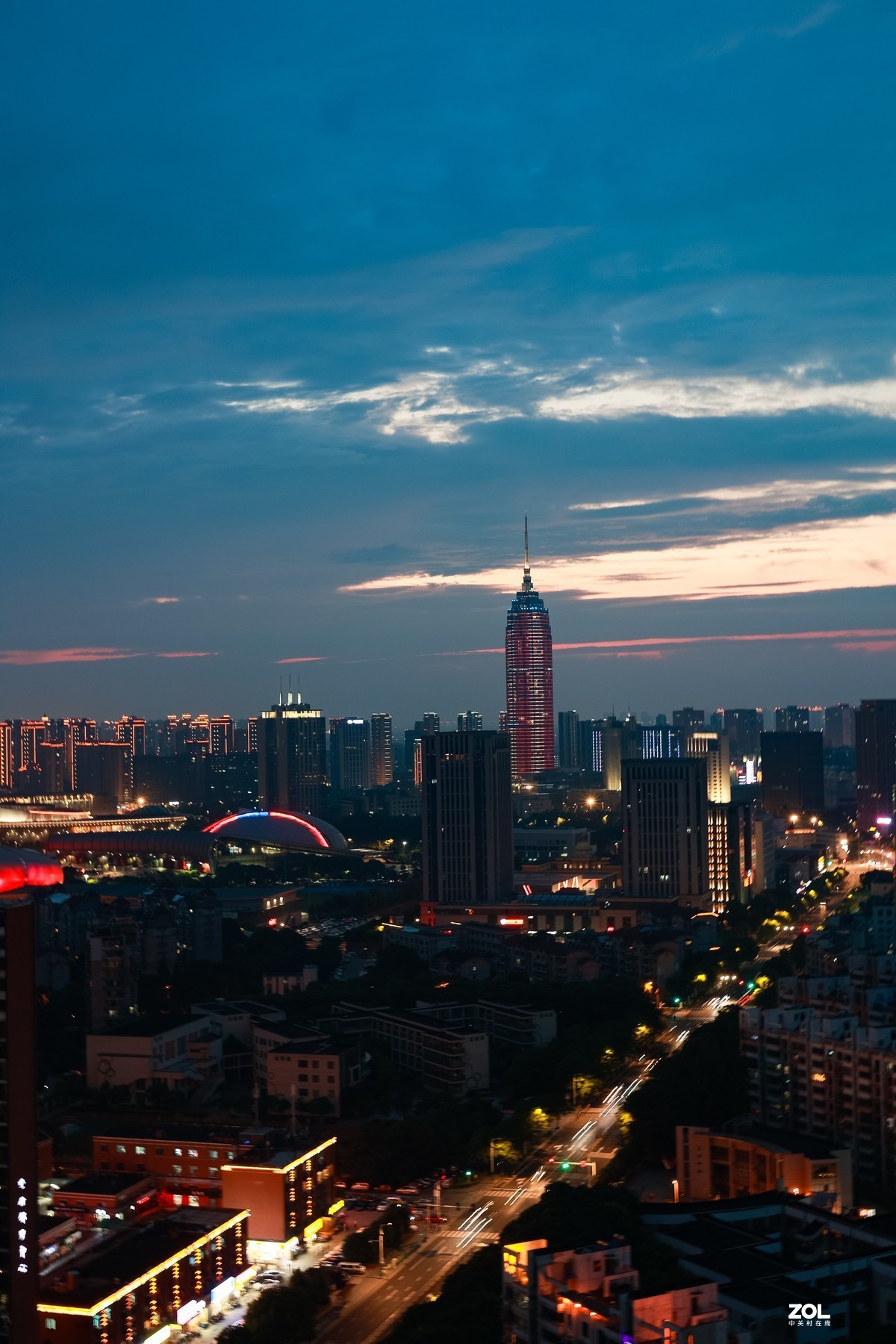 乌云+火烧云的傍晚，灯火通明，非常漂亮 常州标志性建筑，R6+RF小痰盂