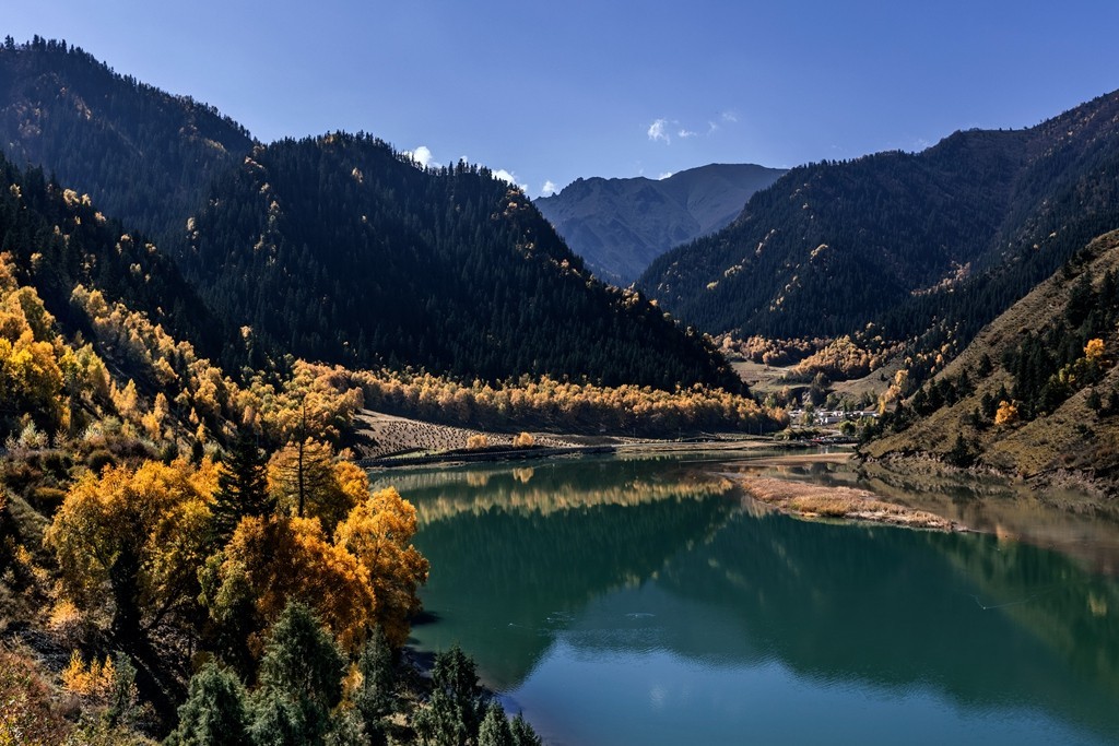 行走在如画的秋里