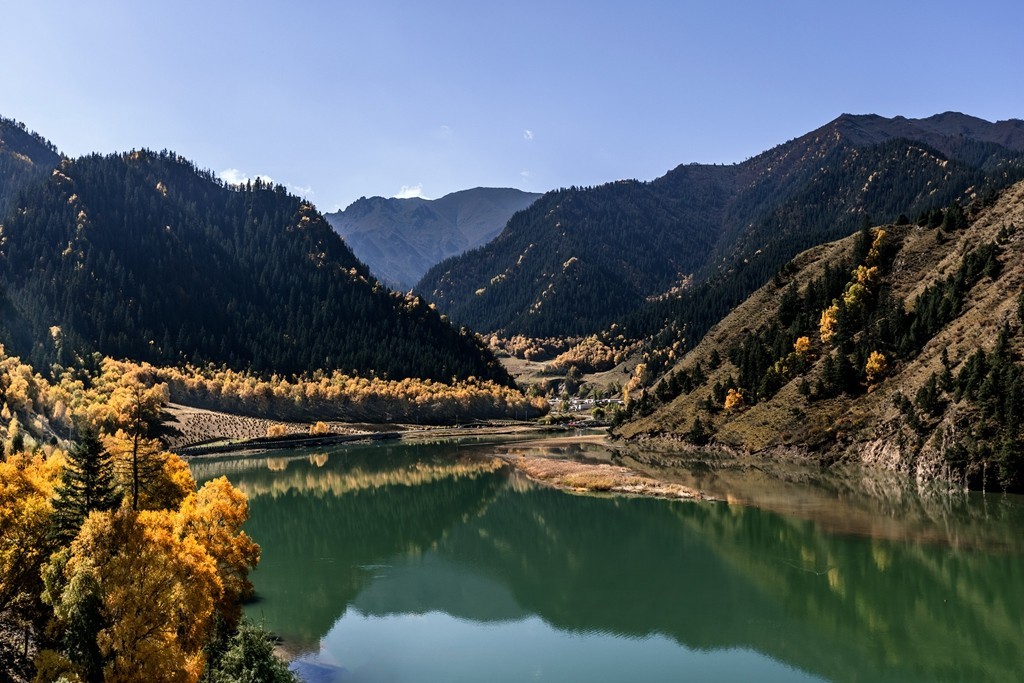 行走在如画的秋里