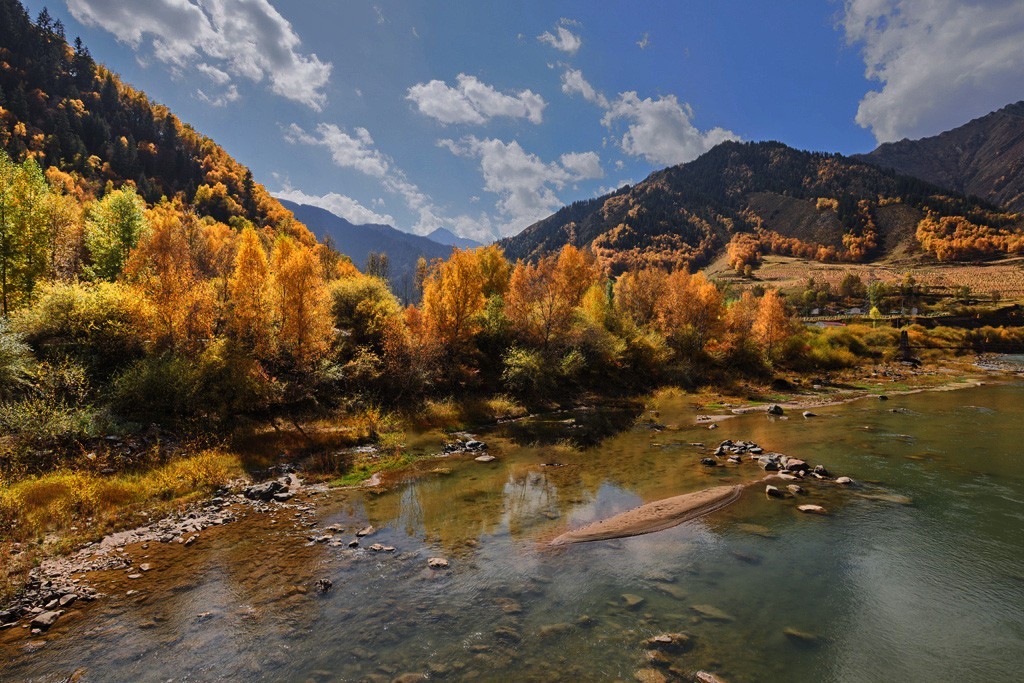 行走在如画的秋里