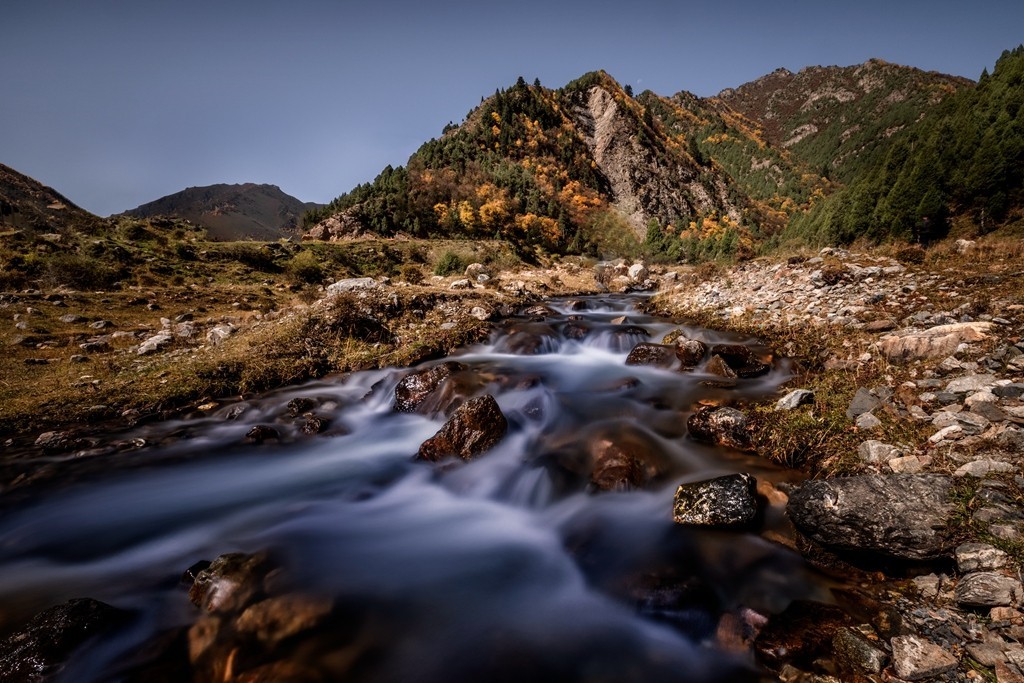 行走在如画的秋里