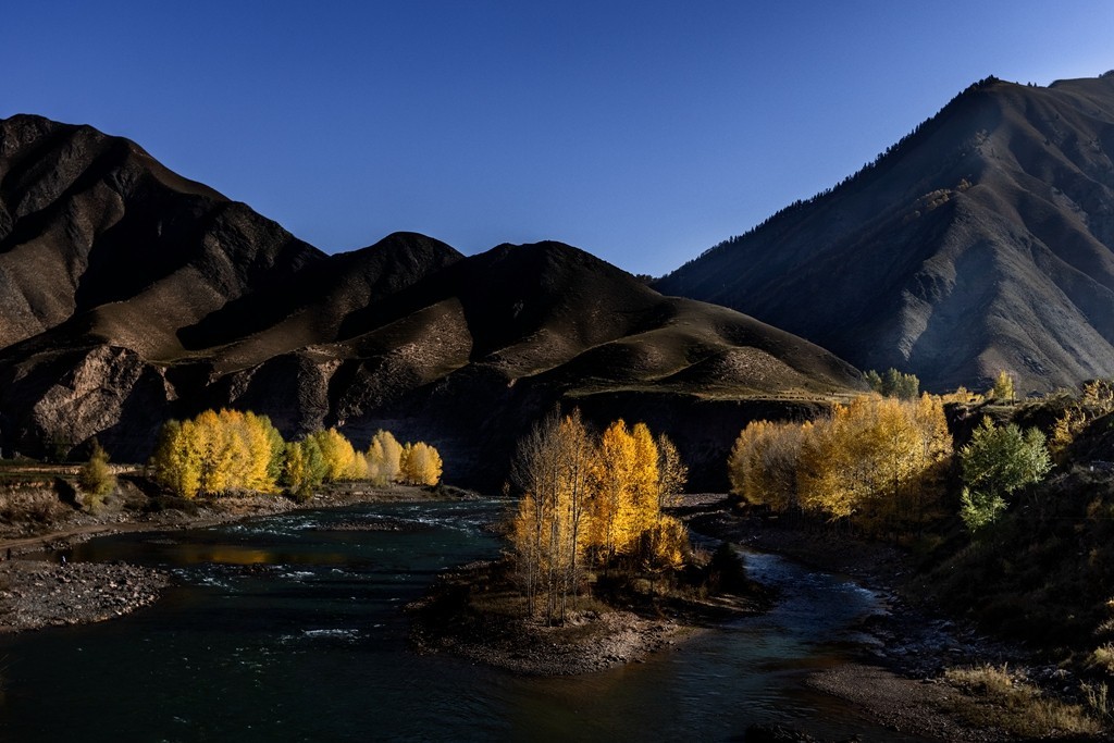 行走在如画的秋里