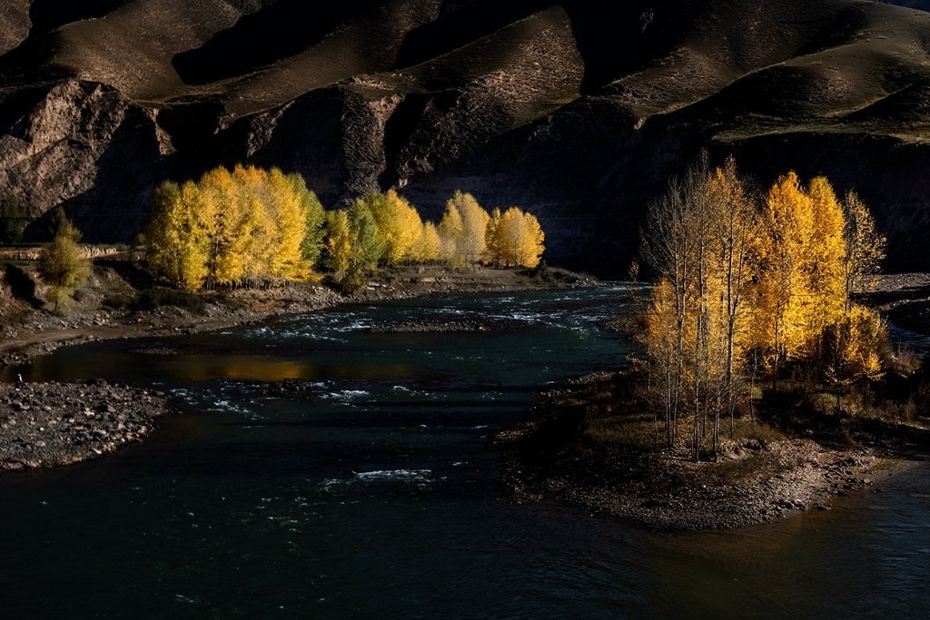 行走在如画的秋里