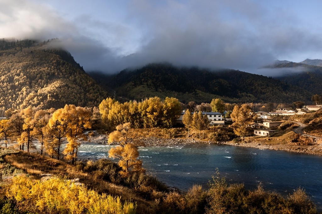 行走在如画的秋里