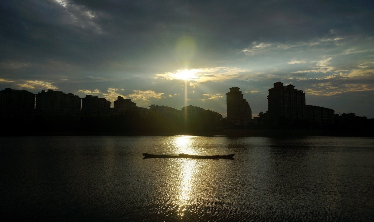鄱 阳 韭 菜 湖 晨 曦
