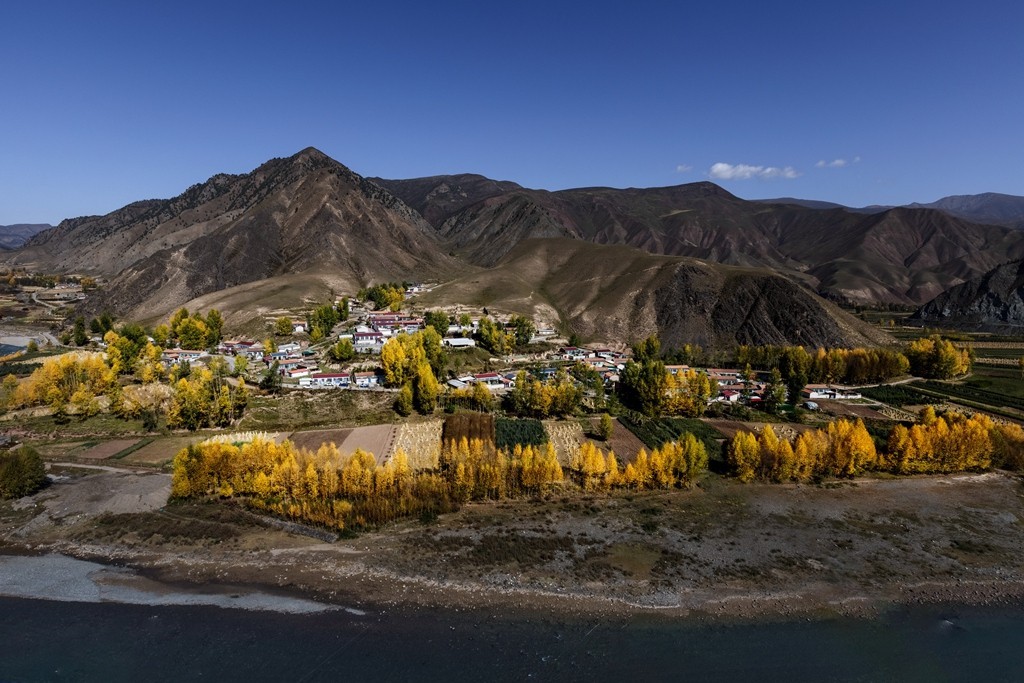 行走在如画的秋里