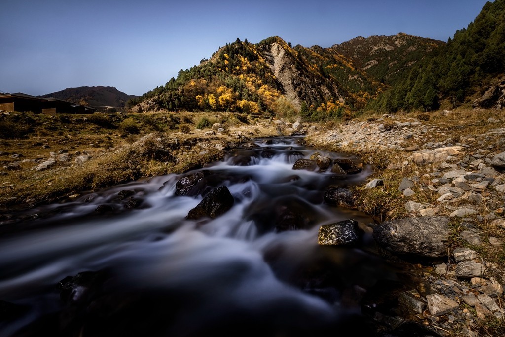 行走在如画的秋里