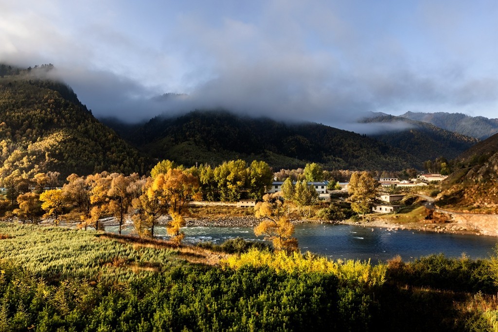 行走在如画的秋里