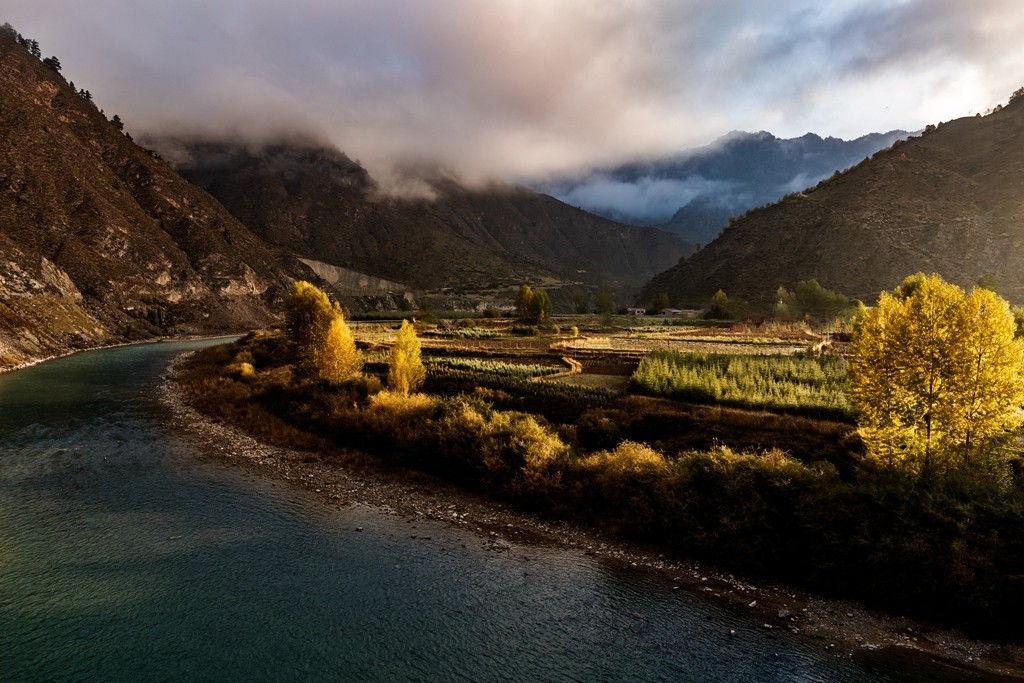 行走在如画的秋里