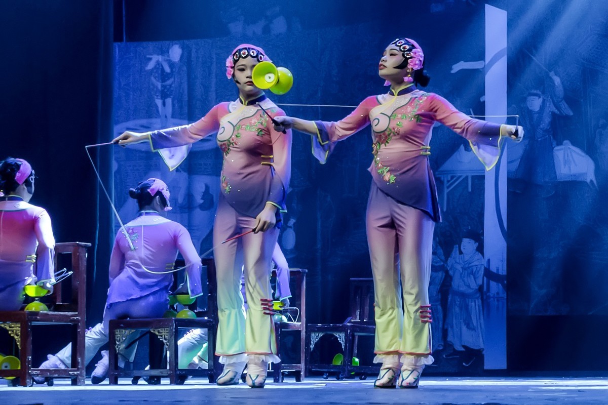 舞台摄影杂技抖空竹