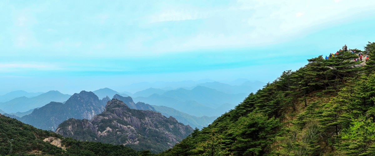 在光明顶观-天都峰，莲花峰