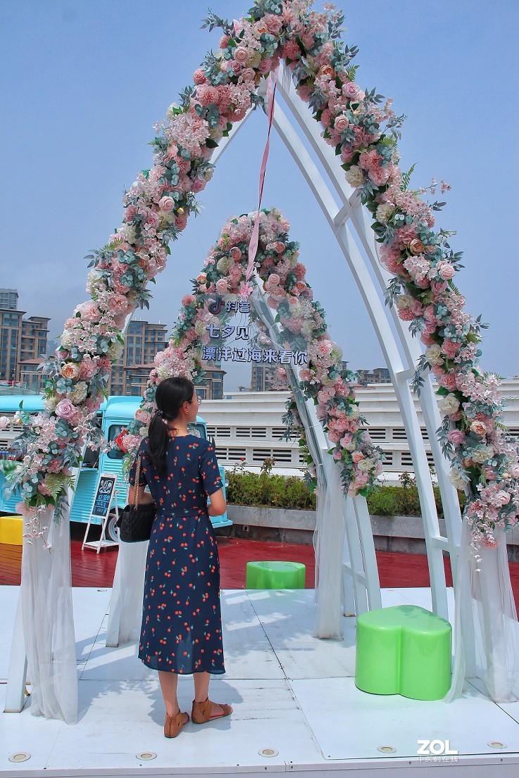 祝大家七夕节快乐《七夕节的景色》最近外出有事几天，请假一段时间。特此一贴