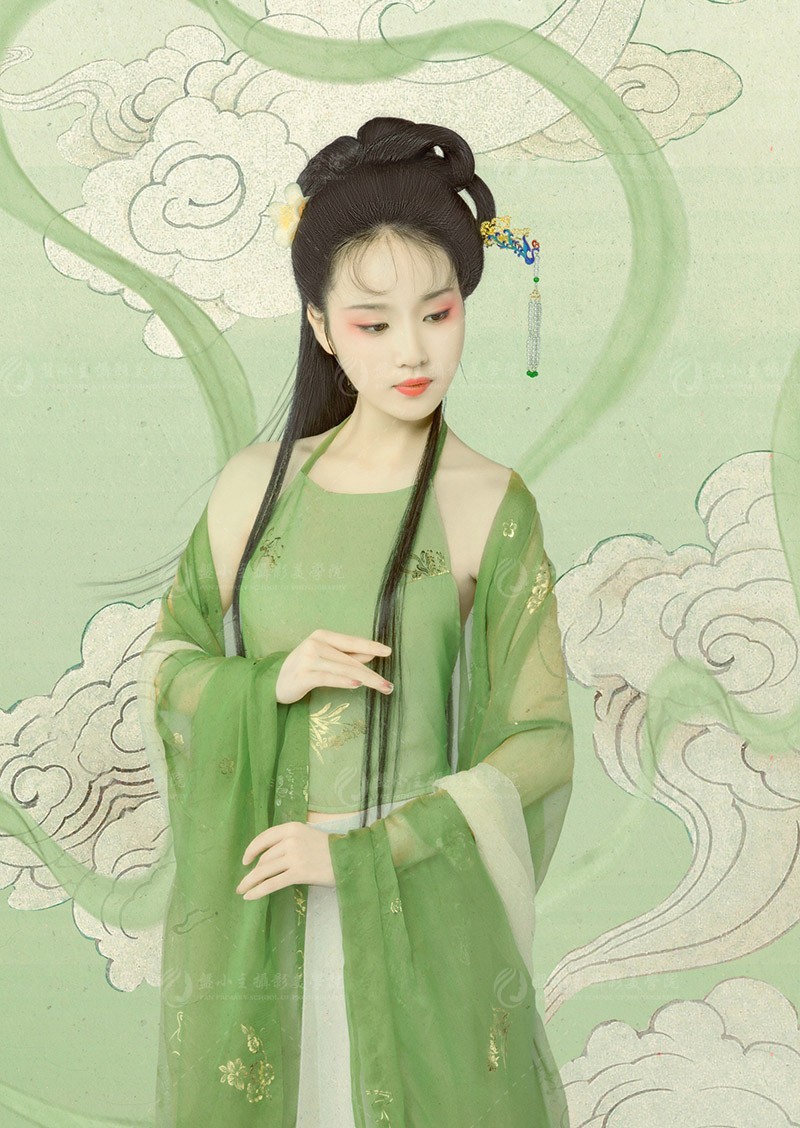 “云髻玉簪斜,落地飘然化作花。犹带九天仙子气,清香冉冉透窗纱”