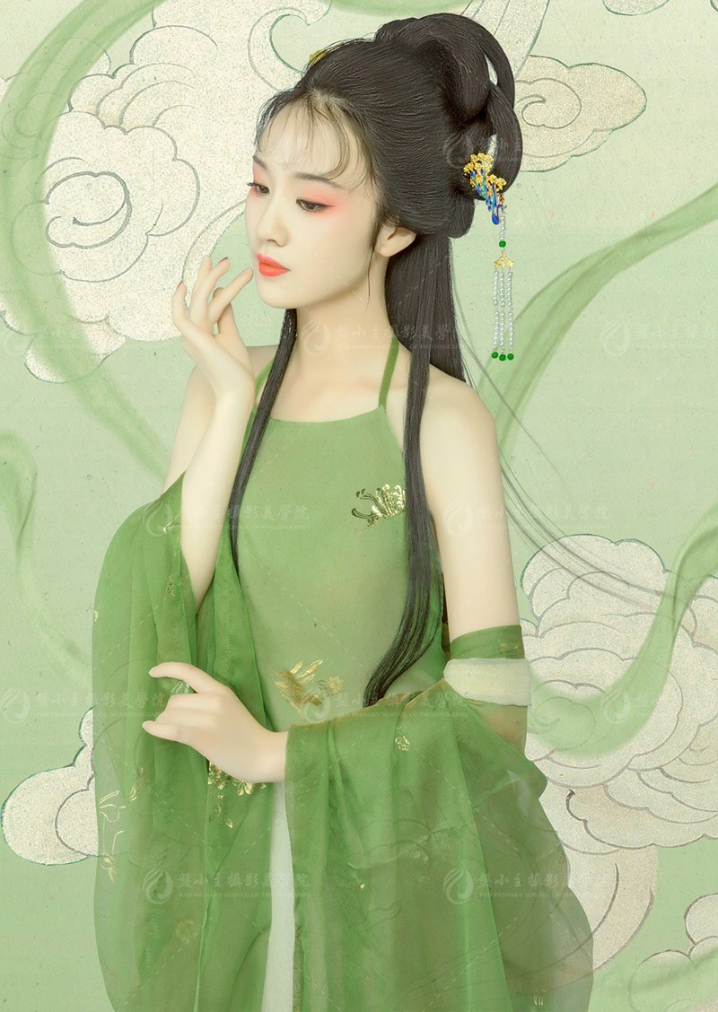 “云髻玉簪斜,落地飘然化作花。犹带九天仙子气,清香冉冉透窗纱”