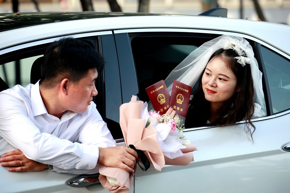 蹭拍      我们结婚啦！