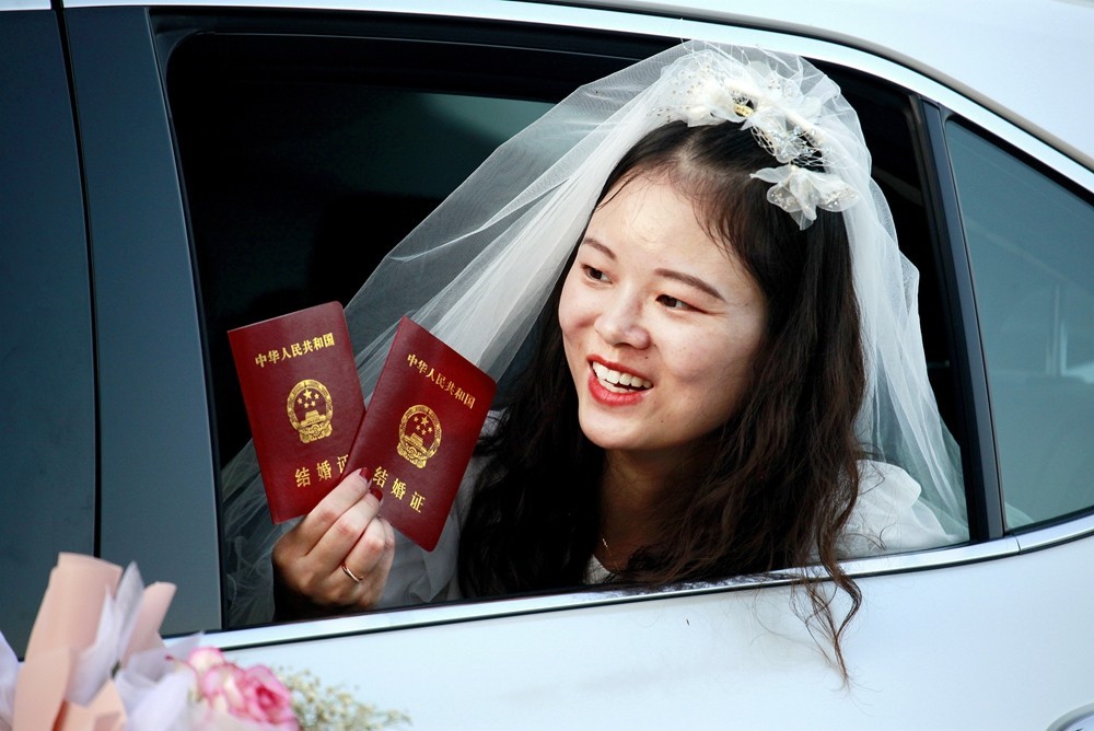 蹭拍      我们结婚啦！