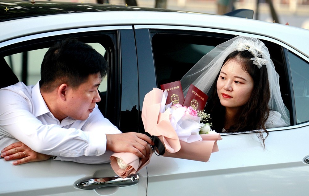 蹭拍      我们结婚啦！