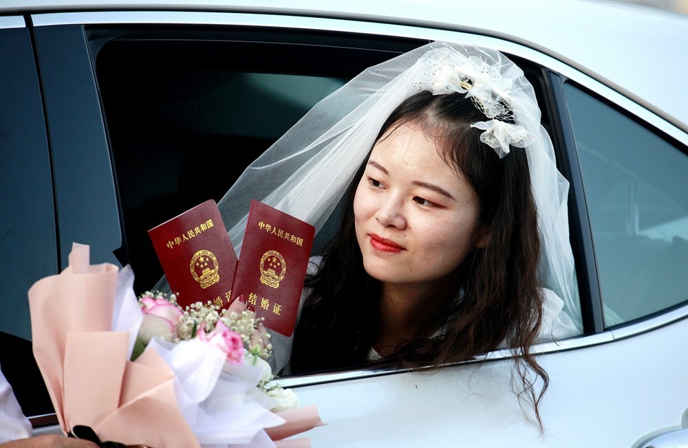 蹭拍      我们结婚啦！