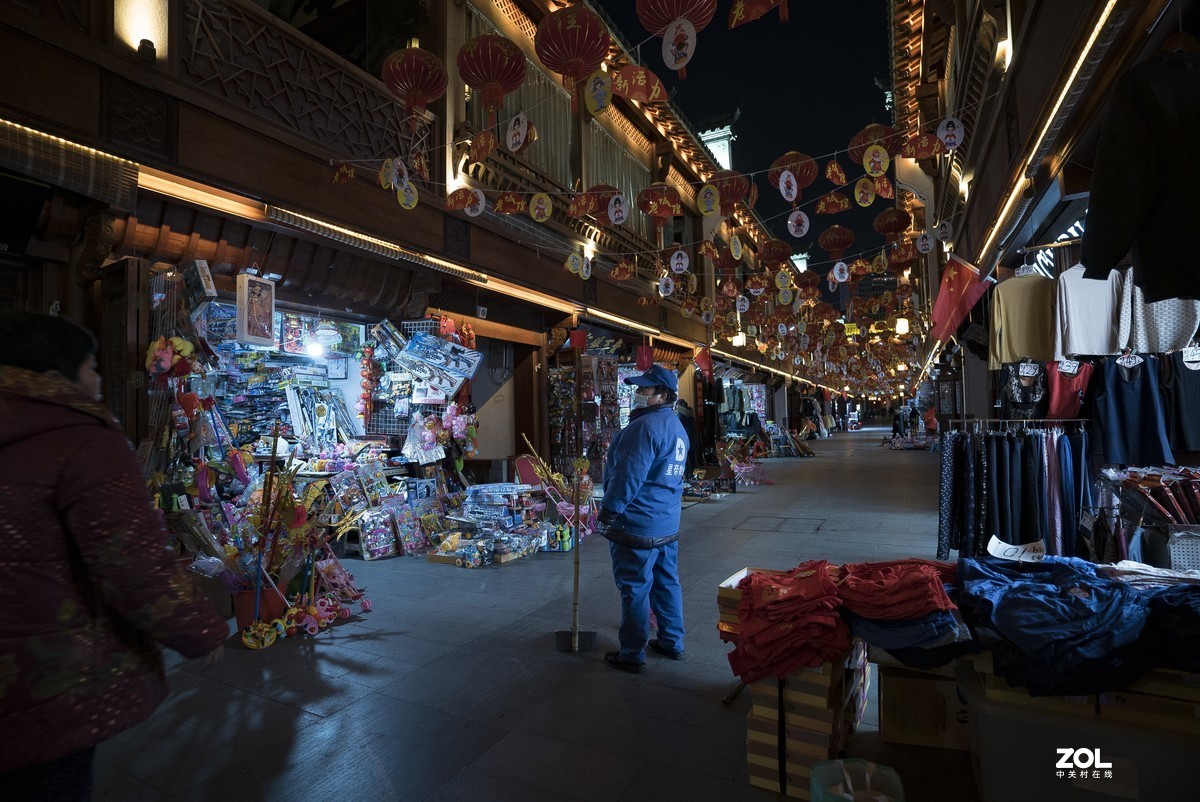 索尼a7s2视频机17-75，f2.8镜头年前夜拍