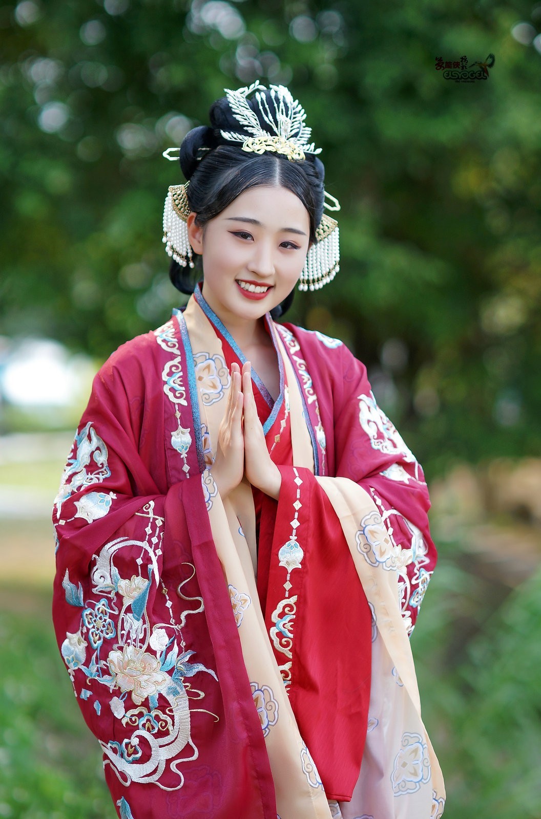 古装红衣美女蜉蝣