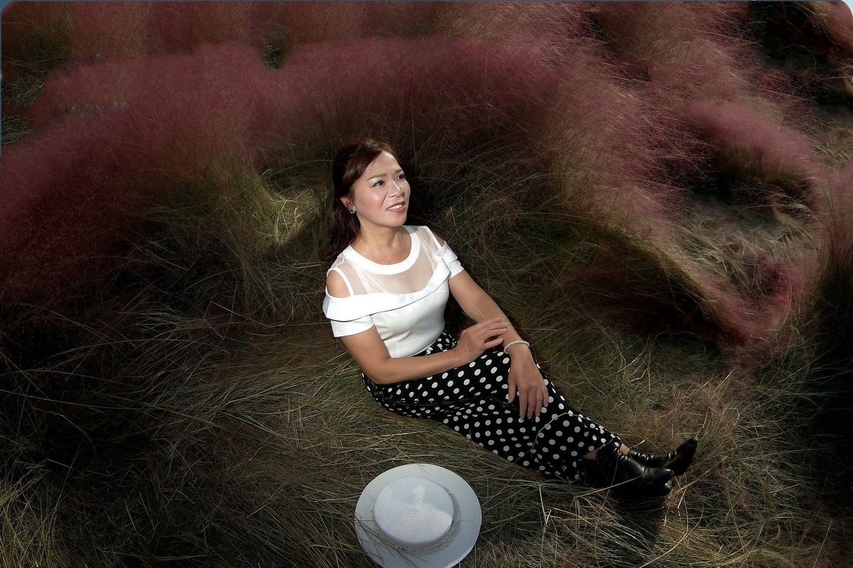 环境人像外拍--粉黛草从中的好闺蜜！